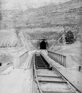 Túnel y puente de Elda. © Museo del Ferrocarril-Delicias. Fundación de Ferrocarriles Españoles. Archivo fotográfico MZA.